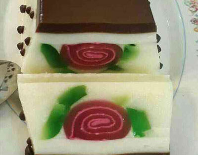 روش تهیه ژله دو رنگ با مغز ژله رولی