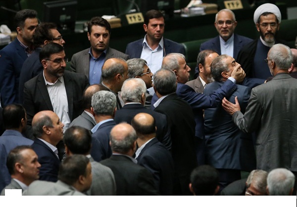 درگیری در پارلمان