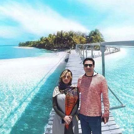 نیوشا ضیغمی با شوهرش در وسط دریا