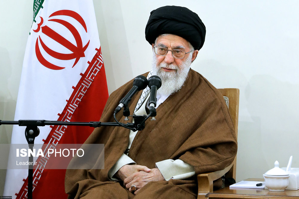 رهبر انقلاب همه مسئولان را به تلاش برای کمک به آسیب‌دیدگان زلزله فراخواندند