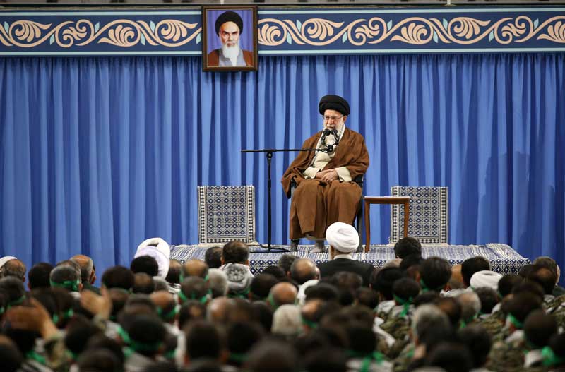 عده‌ای بلندگوی دشمن شده‌اند و آیه یاس می‌خوانند