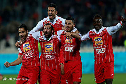 دیدار تیم های فوتبال پرسپولیس و نفت تهران