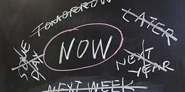 کار امروز را به فردا میفکن یا بیفکن؟!