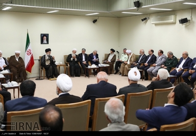 تصاویر دیدار دست‌اندرکاران کنگره آیت‌الله آقانجفی با رهبر انقلاب