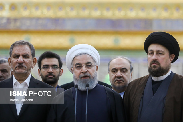 ویدئو / تجدید میثاق رئیس‌جمهور و اعضای هیأت دولت با امام (ره)