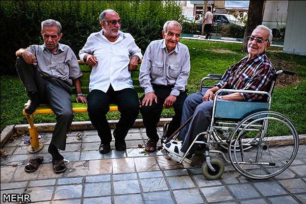 مجلس از حقوق کارگران و بازنشستگان تامین اجتماعی دفاع کند