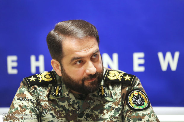 لبخند زدن به دشمن در کشورِ شهدا معنا ندارد