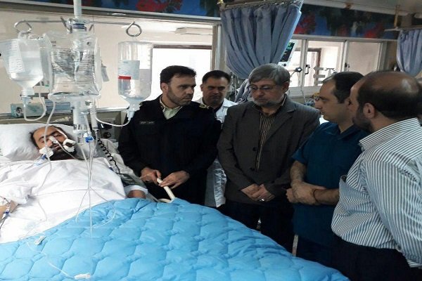 عیادت سخنگوی ناجا از مجروح اغتشاشات اخیر که از کما خارج شد