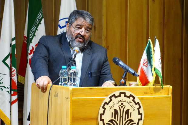 برخی جریانات داخلی مسیر نفاق را پیش گرفته‌اند