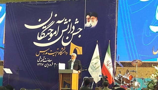 عارف: دانشگاه‌ها در ارتباط با شعارهای سال پیشتاز باشند