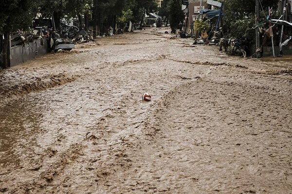 ۶مصدوم در سیل لواسان و فشم/ تلاش صدها نفر برای بازگشایی جاده‌ها