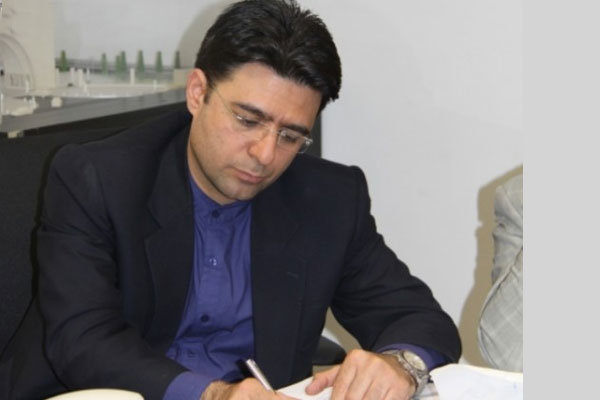 دلیل تاخیر حضورم در دفتر هنرهای تجسمی ارشاد یک مشکل اداری بود