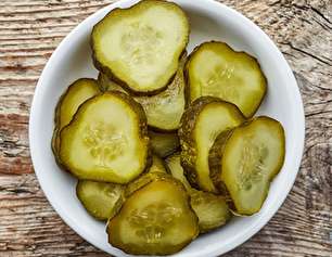 طرز تهیه خیار شور با تخم شوید