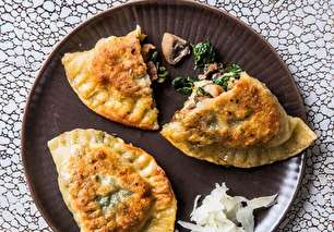 طرز تهیه پیراشکی مرغ و سبزیجات