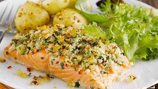 سالاد ماهی و سیب زمینی داغ؛ پیش غذایی پر فسفر