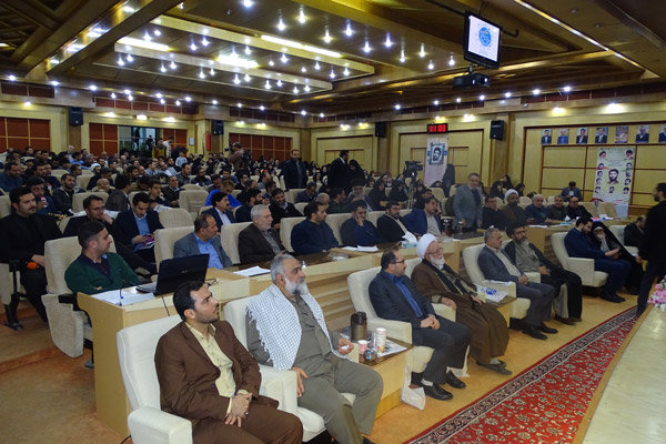 نظام اسلامی در چهل‌سالگی در اوج سرزندگی است/در کشور بن‌بست نداریم