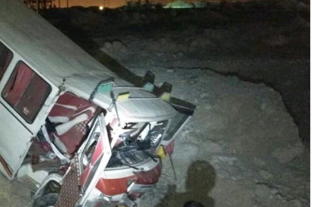 واژگونی مینی‌بوس کارگران پارس جنوبی ۱۳ مصدوم در پی داشت