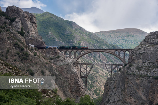 گردشگران قطار خاص لرستان چه خواهند دید؟