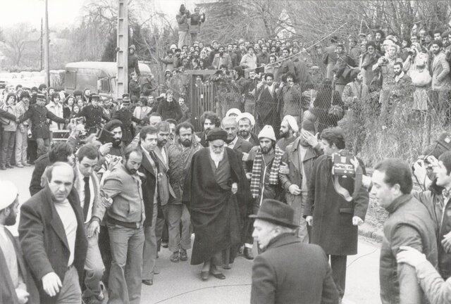 عزیمت امام خمینی (ره) از پاریس به تهران