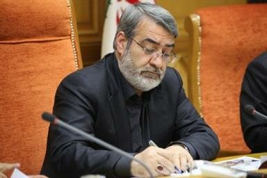 بازدید وزیر کشور از ورودی شهر اهواز و گفت‌وگوی بی‌واسطه با مردم منطقه