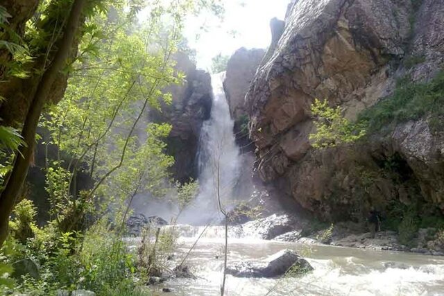 آبشاری با دو طبقه پنهان