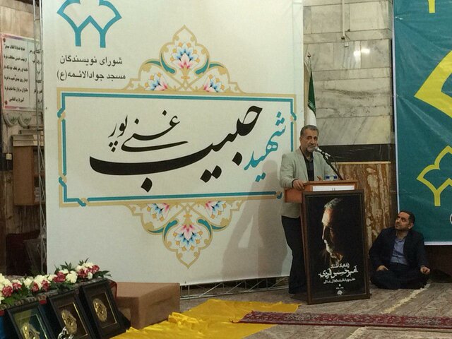 تقدیر از امیرحسین فردی در مراسم پایانی جایزه شهید غنی‌پور