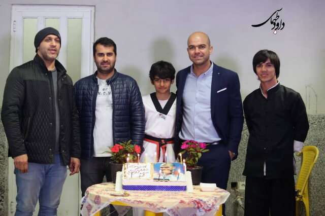 جشن تولد یوسف کرمی در پشت صحنه سریال نوروزی