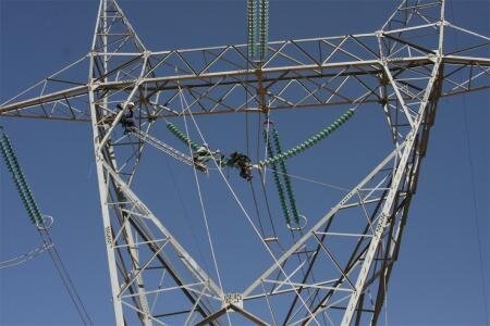سقوط دکل برق باختر به علت رانش گردنه اسدآباد