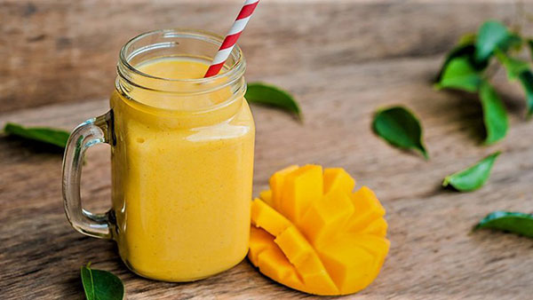 طرز تهیه میلک‌شیک انبه؛ خوشمزه و خنک!