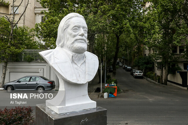 سردیس مرحوم «مشایخی» شبیه او نیست