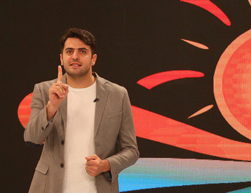 بعضی روزها لوس برنامه اجرا می کنم