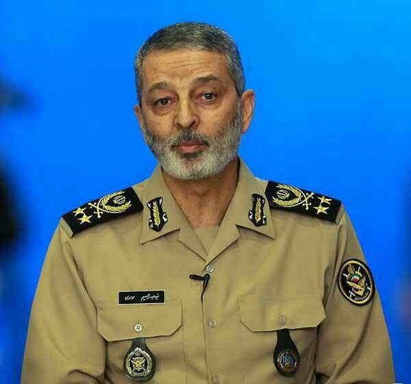 فرمانده کل ارتش: ثبت تاریخ شفاهی از زبان پیشکسوتان دفاع مقدس باید جدی گرفته شود