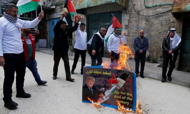 “عرب‌ها همانطور که به ورشو رفتند و با خفت برگشتند، اکنون هم به کارگاه منامه بروند”