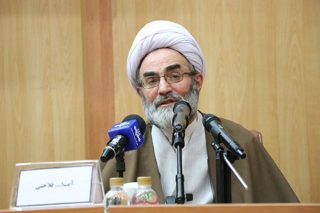 احیای بقاع متبرکه راه مقابله با ترویج بی‌بند و باری از سوی دشمن است