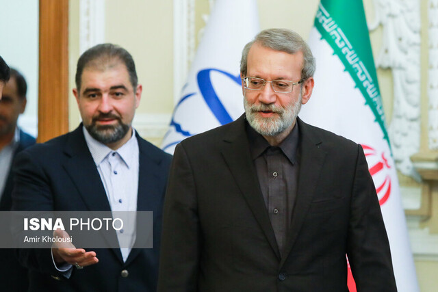لاریجانی از نمایشگاه عکس مناطق سیل زده بازدید کرد