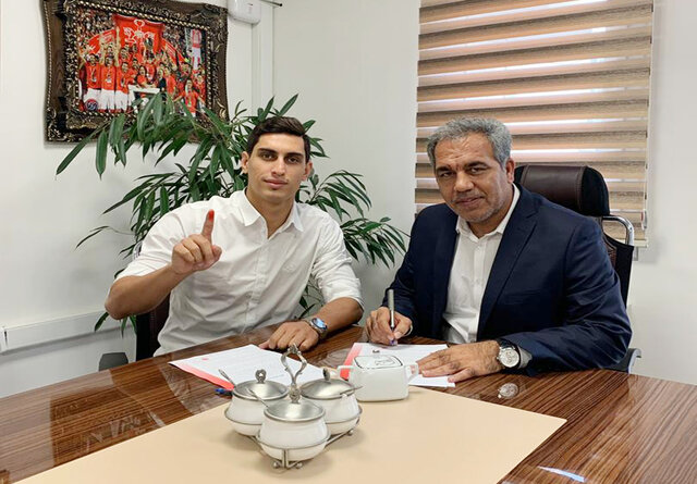 نادری یک فصل دیگر در پرسپولیس ماند