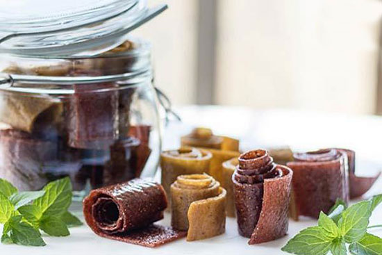 طرز تهیه لواشک خانگی با میوه‌های تابستانی