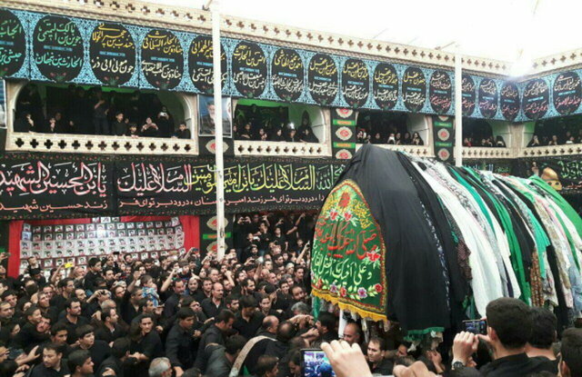 برگزاری آیین سنتی- مذهبی 300 ساله نخل‌بندان در زواره + فیلم