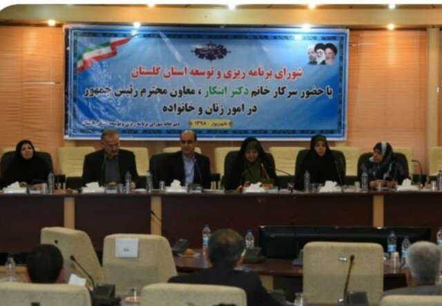 ابتکار: ۴۱ درصد کارکنان دولت بانوان هستند