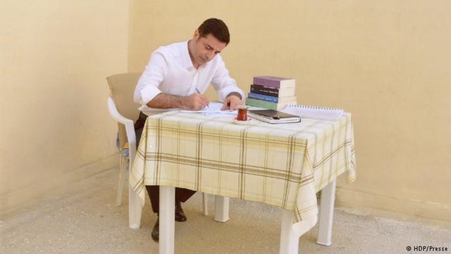 دادگاه ترکیه حکم به آزادی دمیرتاش در ارتباط با یکی از پرونده‌هایش داد