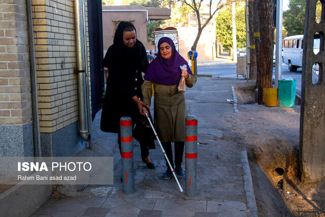 صلح خبر – زندگی با چشمان بسته