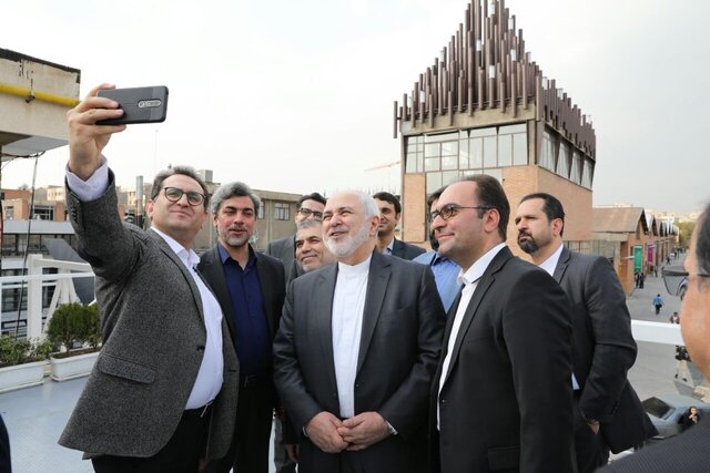 توییت ظریف پس از بازدید از کارخانه نوآوری آزادی