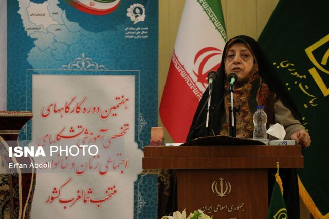 یکی از راهکارهای جلوگیری از کودک همسری، پیشگیری از باز ماندن دختران از تحصیل است