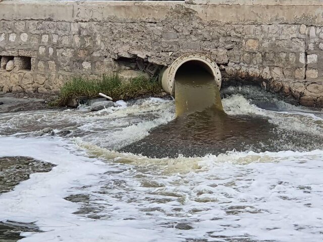 انتظار نماینده بندر عباس از مسئولان درباره ریختن فاضلاب شهری در دریای خلیج فارس