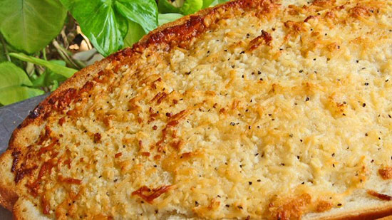 طرز تهیه نان سیر رژیمی و سرشار از پروتئین