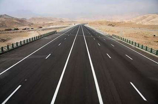 213 کیلومتر بزرگراه در حال احداث است
