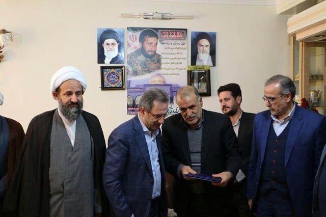 دیدار استاندار تهران با خانواده شهید مهدی قاضی‌خانی