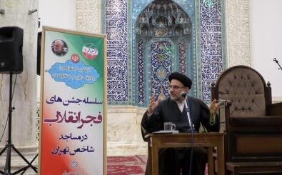 نمی‌توانیم که هم دست پایین باشیم و هم عزیز
