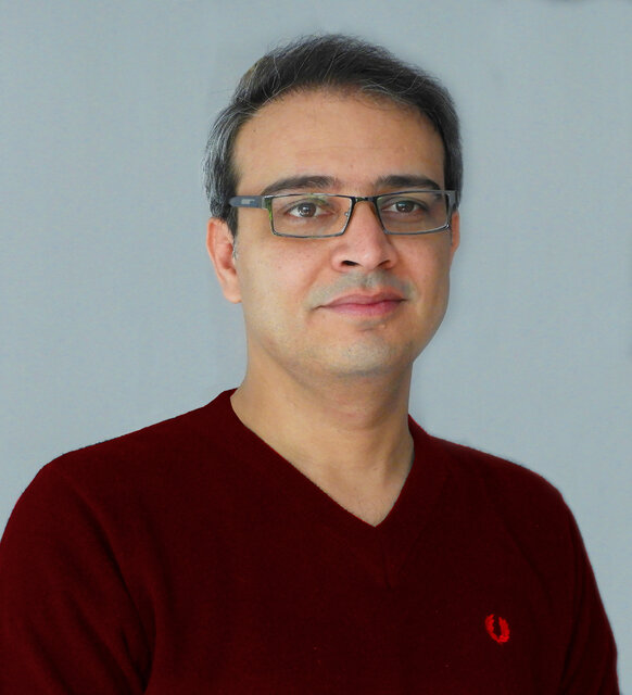 کتاب خواندن در ایران امری لاکچری به حساب می‌آید!