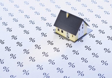 بازار مسکن هنوز درگیر احتکار است
